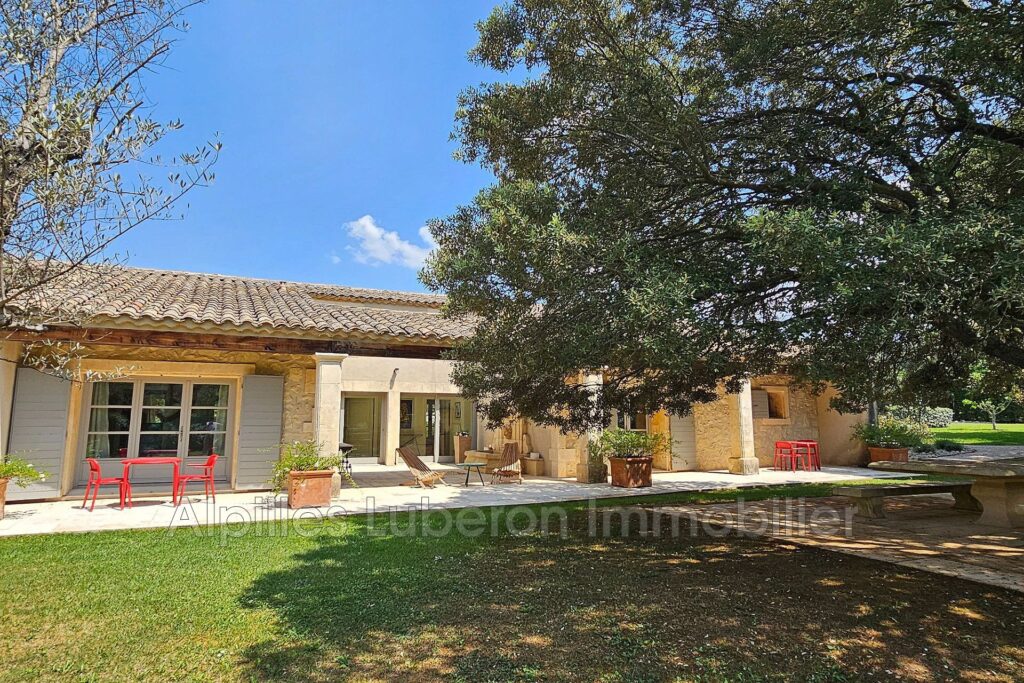 location mas 8 Pièce(s) – 8 pièces – 6 chambres – 430.00 m²