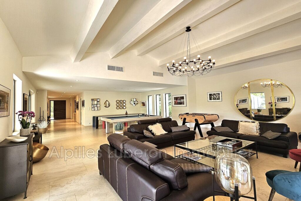 location mas 8 Pièce(s) – 8 pièces – 6 chambres – 430.00 m²