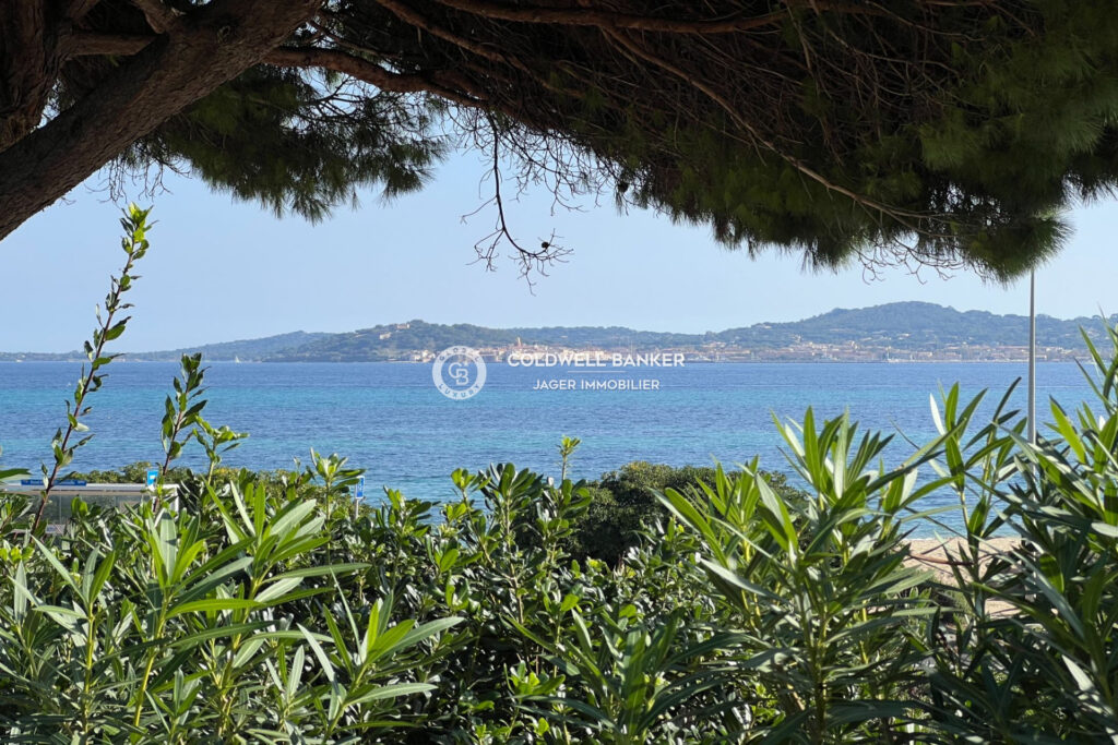 Beauvallon – Propriété 12 chambres vue mer et plage à pied    – 14 pièces – 12 chambres – 614.00 m²