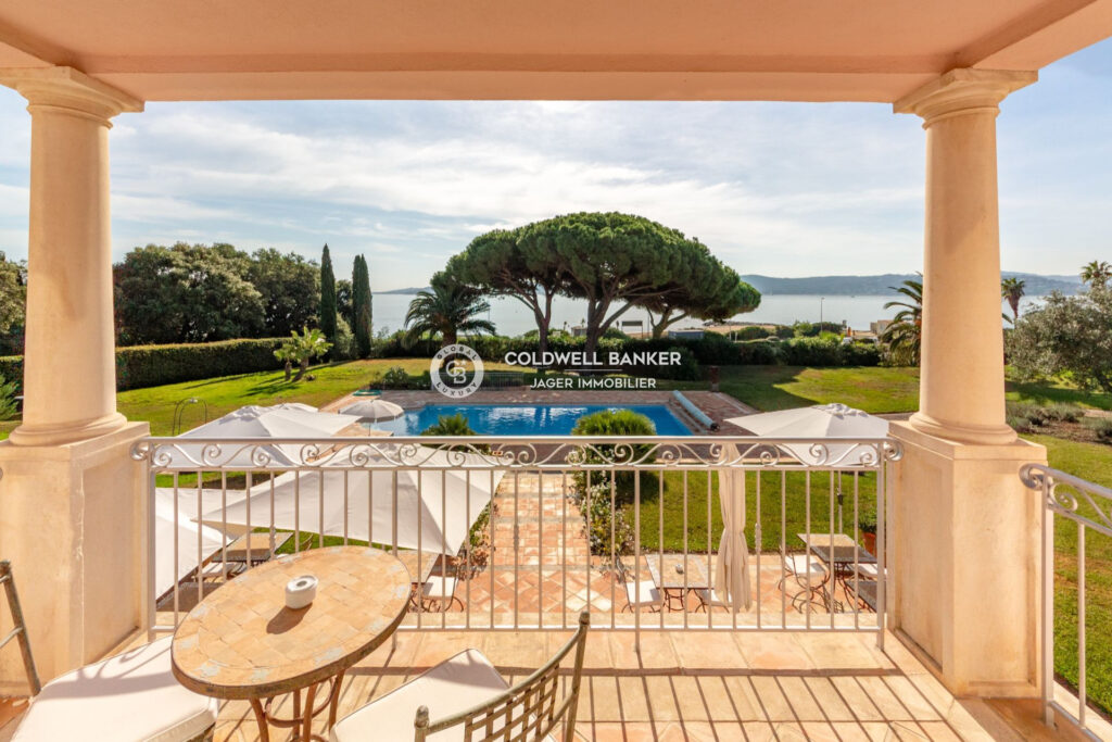 Beauvallon – Propriété 12 chambres vue mer et plage à pied    – 14 pièces – 12 chambres – 614.00 m²