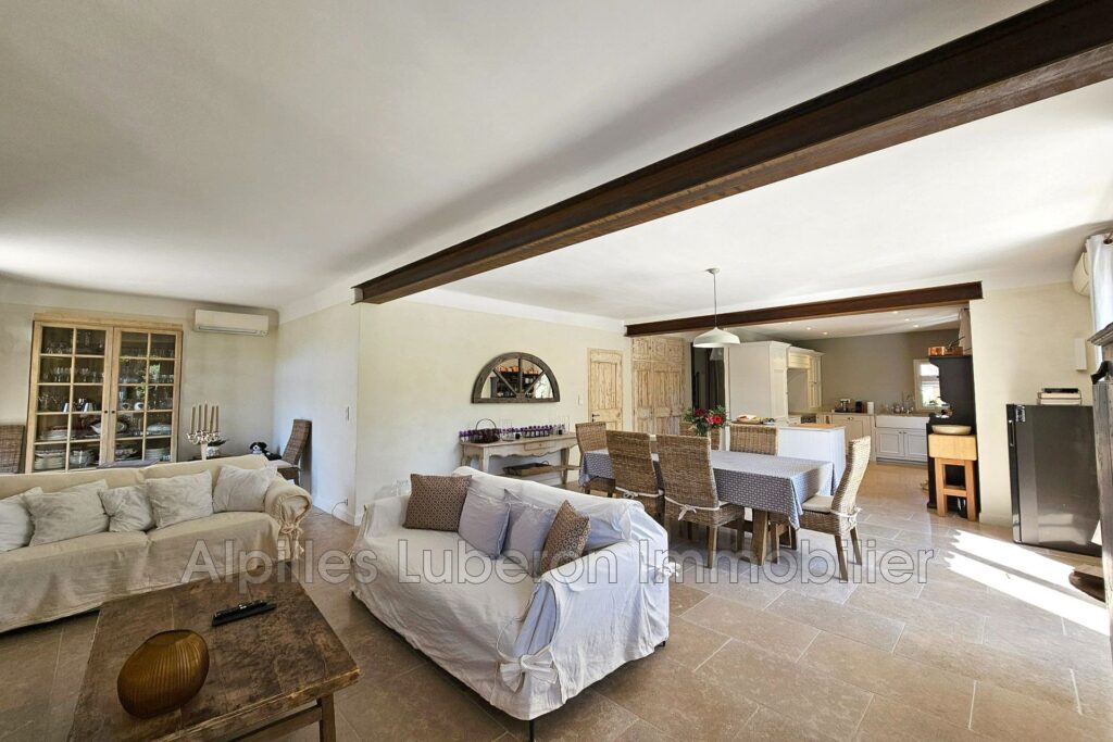 location maison de village 5 Pièce(s) – 5 pièces – 4 chambres – 150.00 m²