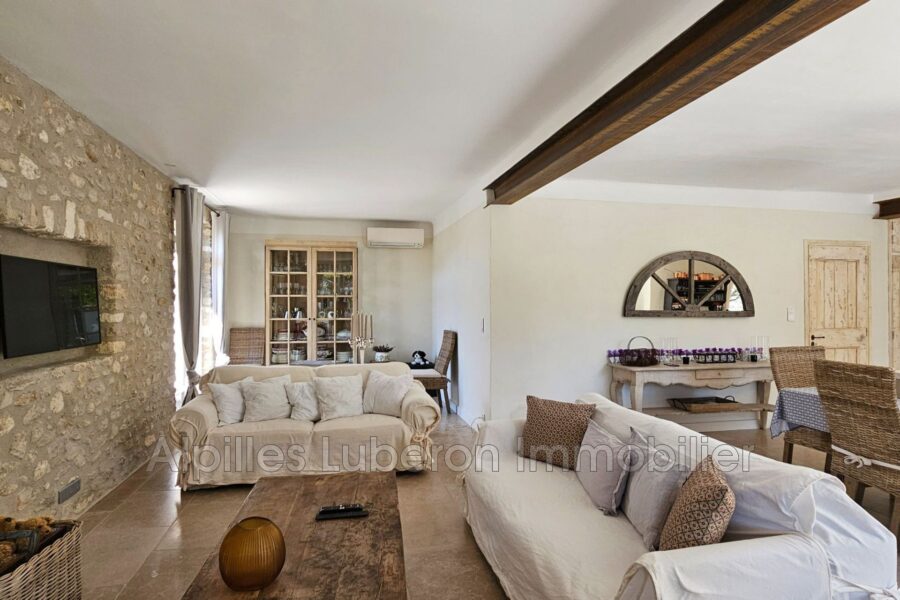Maison à louer à Eygalières