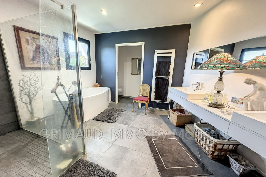 belle villa dans les vignes et sa piscine – 4 pièces – 3 chambres – 154.00 m²