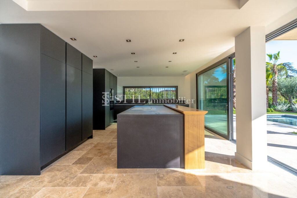 vente villa 6 Pièce(s) – 6 pièces – 5 chambres – 350.00 m²