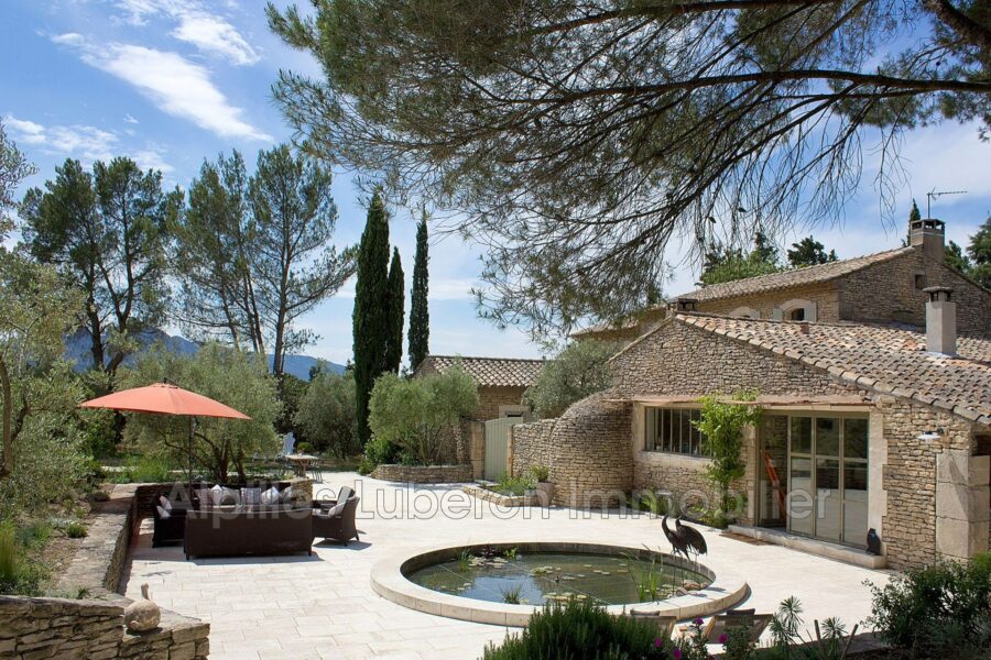 Maison à louer à Eygalières