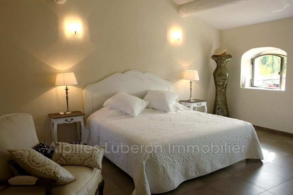 location propriété 10 Pièce(s) – 10 pièces – 7 chambres – 320.00 m²