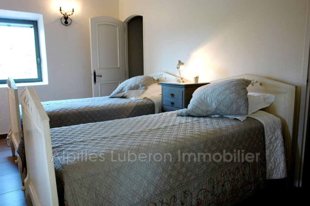 location propriété 10 Pièce(s) – 10 pièces – 7 chambres – 320.00 m²