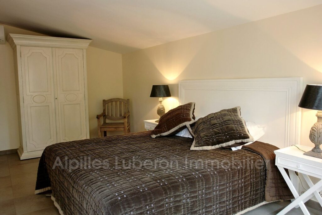 location propriété 10 Pièce(s) – 10 pièces – 7 chambres – 320.00 m²