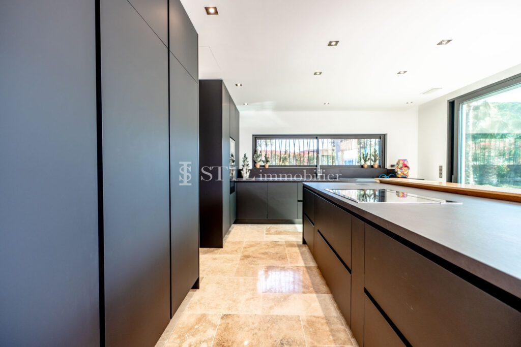 vente villa 6 Pièce(s) – 6 pièces – 5 chambres – 350.00 m²