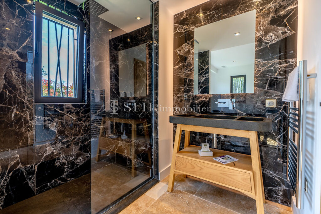 vente villa 6 Pièce(s) – 6 pièces – 5 chambres – 350.00 m²