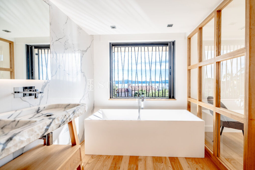 vente villa 6 Pièce(s) – 6 pièces – 5 chambres – 350.00 m²