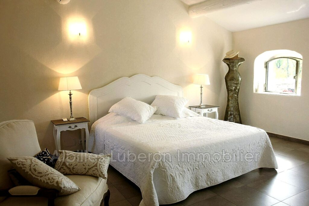 location propriété 10 Pièce(s) – 10 pièces – 7 chambres – 320.00 m²