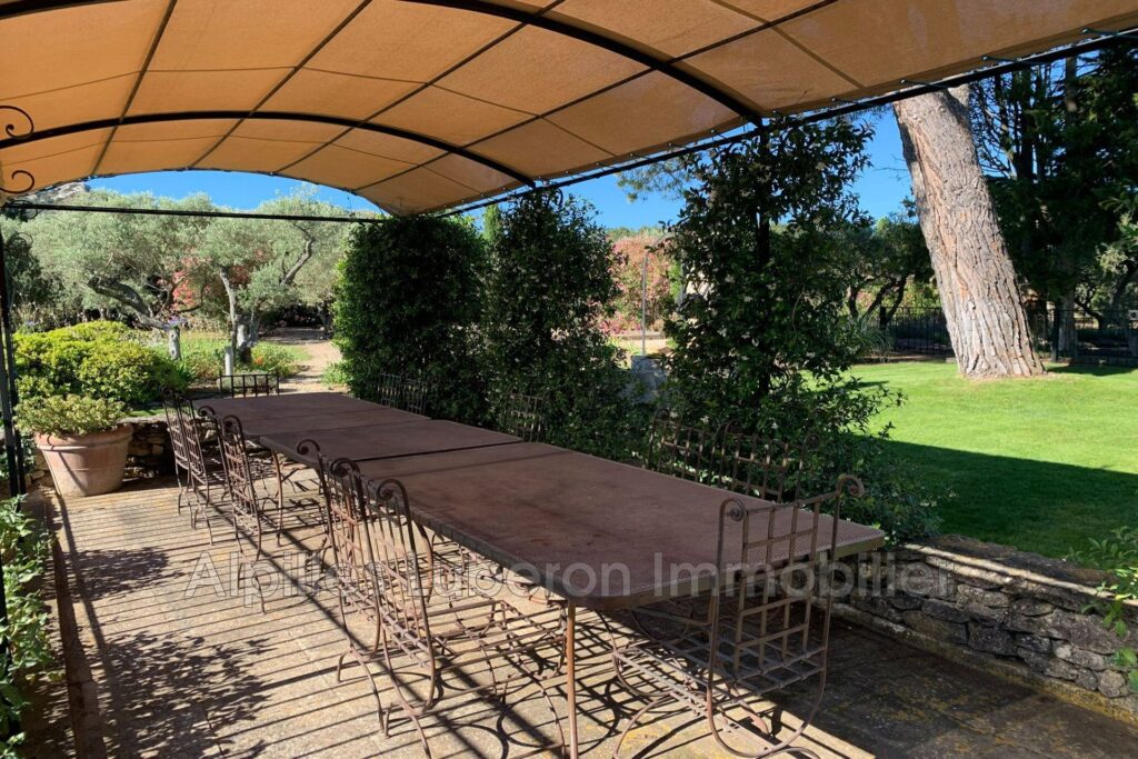 location mas 7 Pièce(s) – 7 pièces – 5 chambres – 300.00 m²