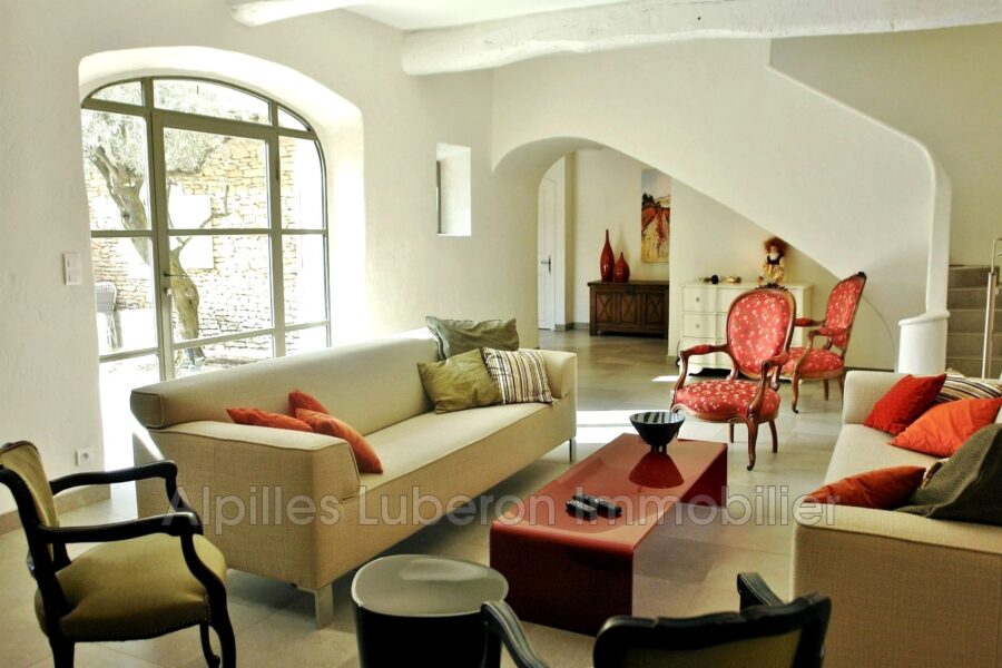 Maison à louer à Eygalières