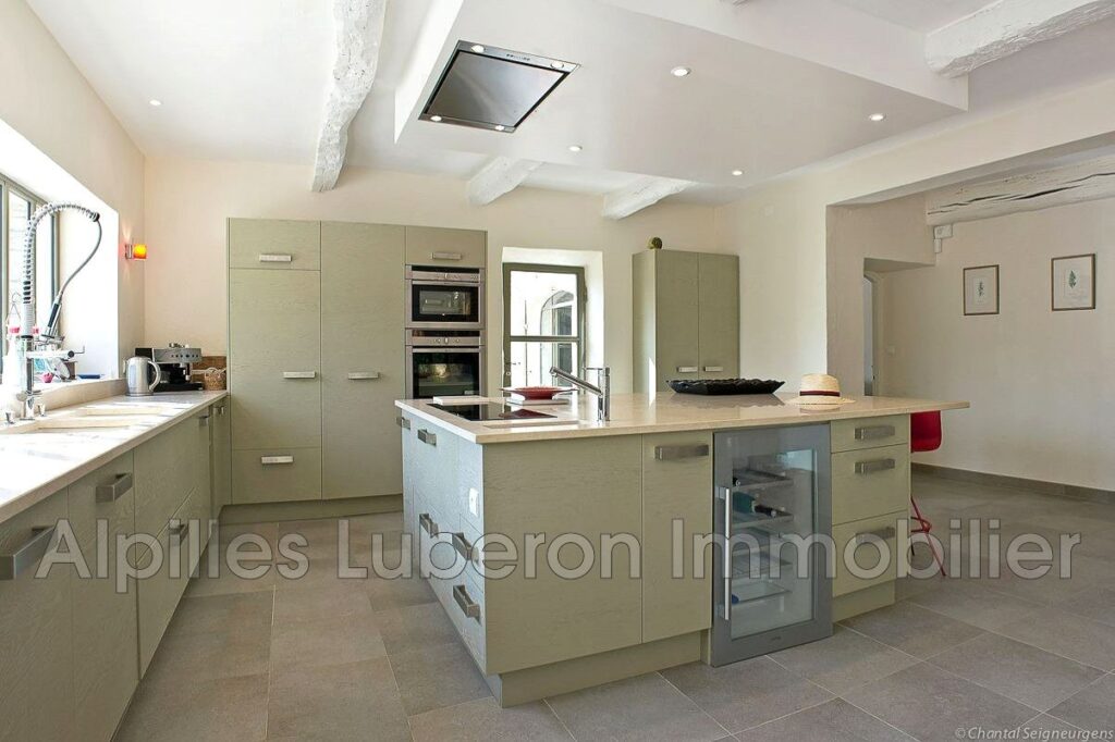 location propriété 10 Pièce(s) – 10 pièces – 7 chambres – 320.00 m²