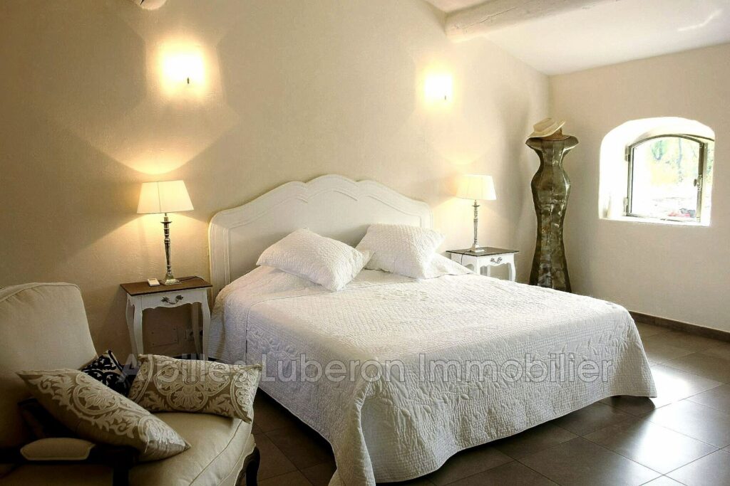 location propriété 10 Pièce(s) – 10 pièces – 7 chambres – 320.00 m²