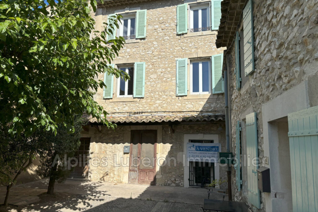 vente maison de village 11 Pièce(s) – 11 pièces – 6 chambres – 225.00 m²