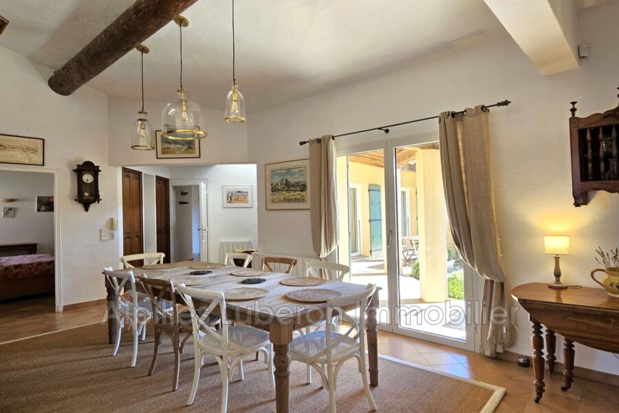 Maison à louer à Eygalières