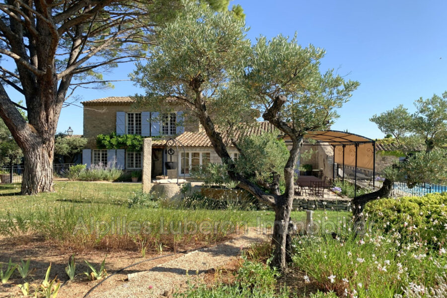 Maison à louer à Eygalières