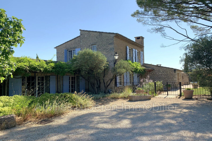 Maison à louer à Eygalières