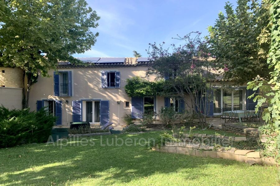 Maison à louer à Eygalières