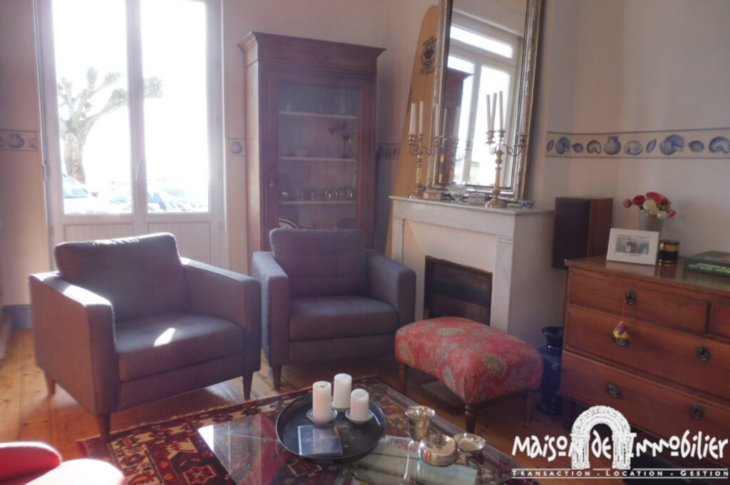 MAISON BOURGEOISE FACE MER – 10 pièces – 6 chambres – 161 m²