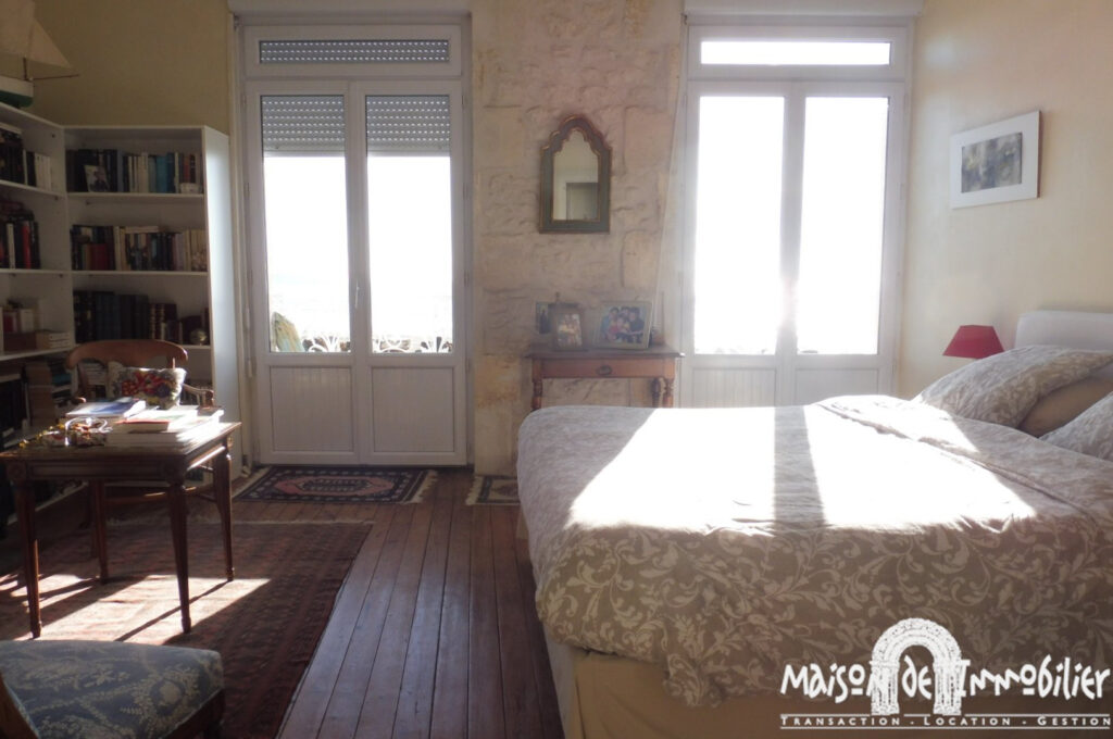 MAISON BOURGEOISE FACE MER – 10 pièces – 6 chambres – 161 m²