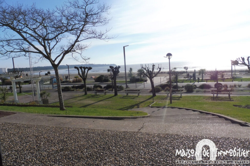 MAISON BOURGEOISE FACE MER – 10 pièces – 6 chambres – 161 m²