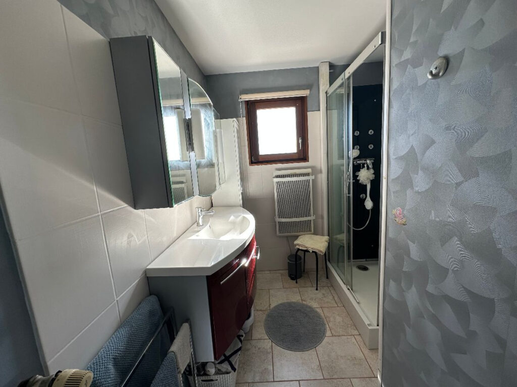 RARE MAISON IND de PLAIN PIED 90 M2  en IMPASSE et SUPERBE   – 5 pièces – 3 chambres – 89 m²