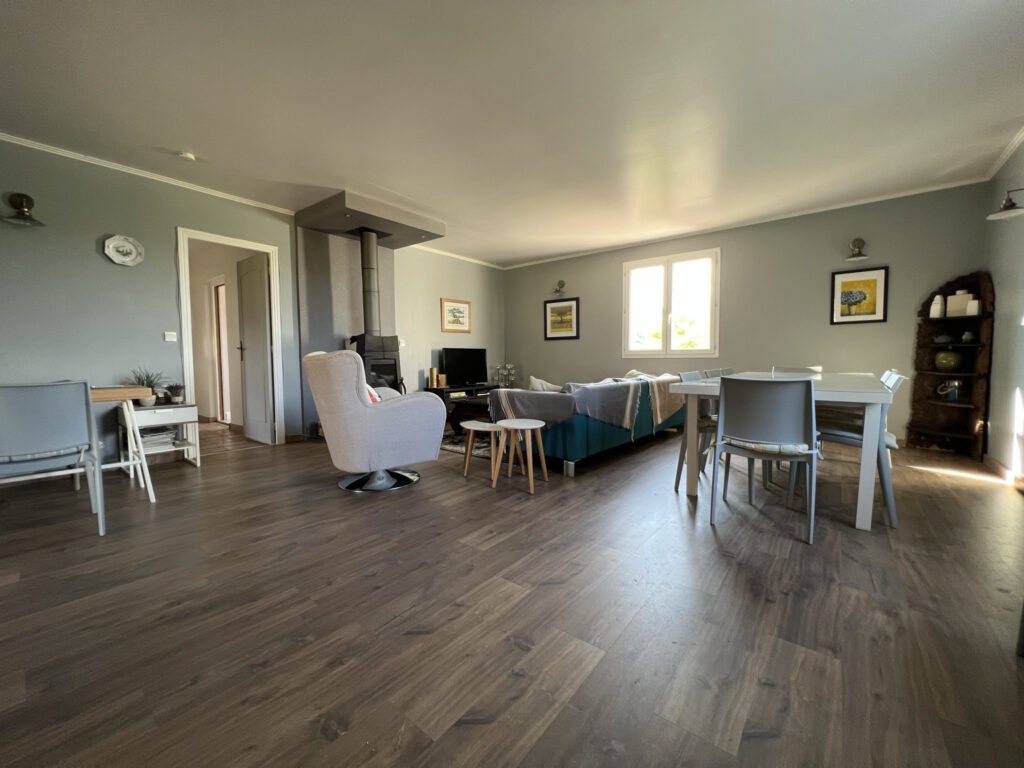 MAISON T5 + APPARTEMENT T4 A VENDRE SUR BEAUMONT DE PERTUIS – 9 pièces – 7 chambres – 186.62 m²