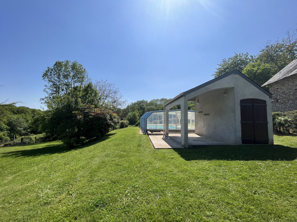 MAISON A LA CAMPAGNE AVEC PISCINE  – 4 pièces – 2 chambres – 121 m²