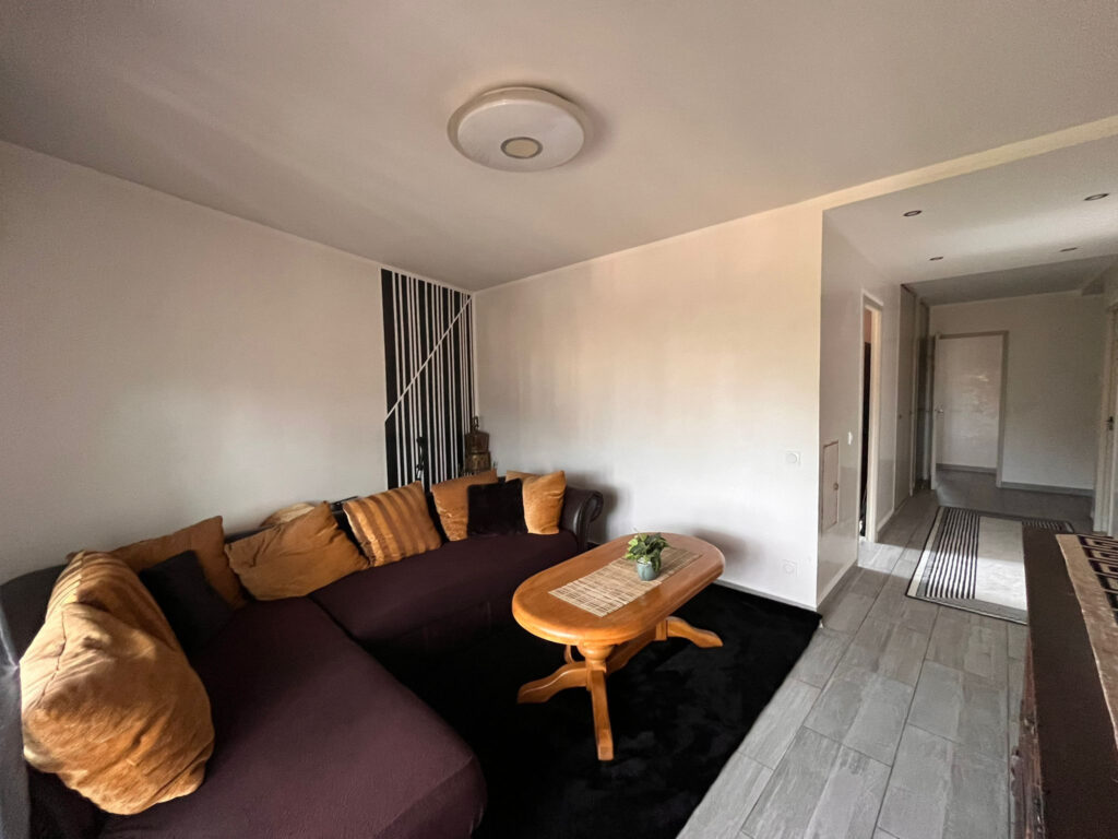 HYPER CENTRE LA TRINITE, 4 pièces d’angle, 77m2, 2 balcons,  – 4 pièces – 3 chambres – 77 m²