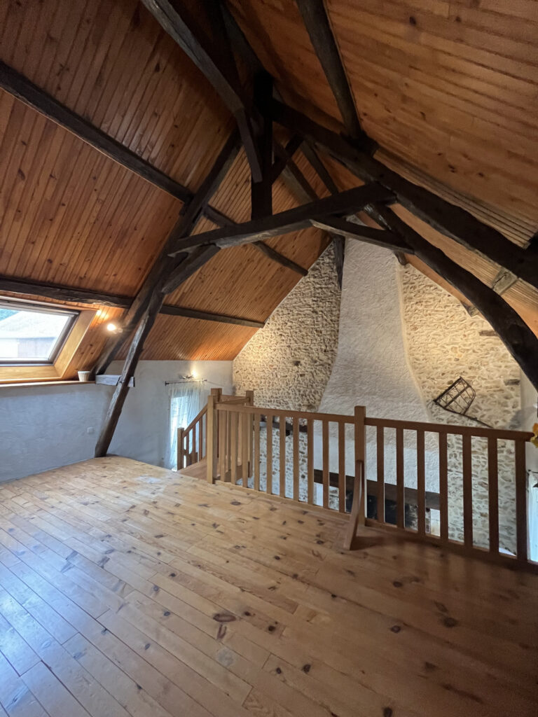 MAISON A LA CAMPAGNE AVEC PISCINE  – 4 pièces – 2 chambres – 121 m²