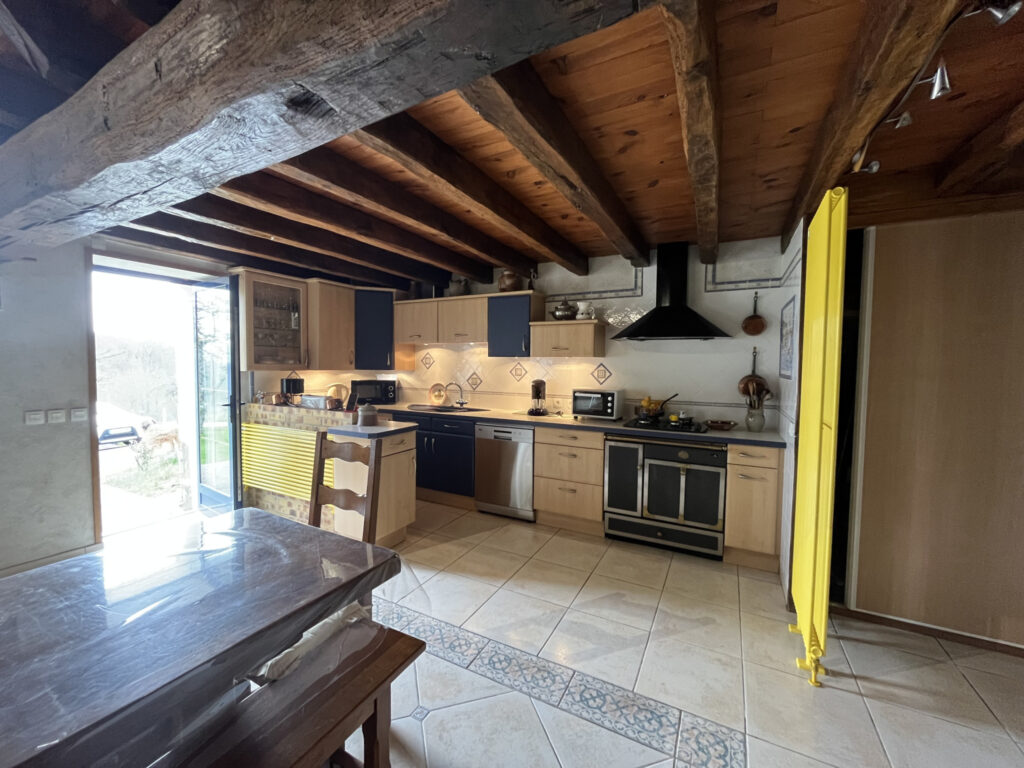 MAISON A LA CAMPAGNE AVEC PISCINE  – 4 pièces – 2 chambres – 121 m²