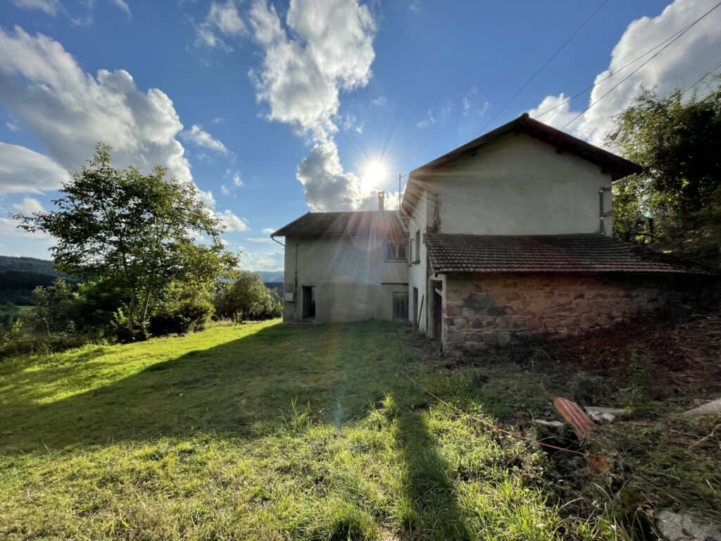 Maison à rénover en camapgne avec dépendance – 5 pièces – 4 chambres – 120 m²