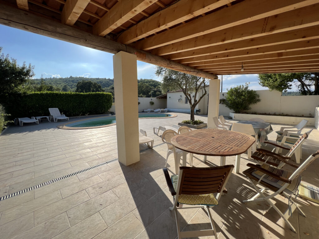 MAISON T5 + APPARTEMENT T4 A VENDRE SUR BEAUMONT DE PERTUIS – 9 pièces – 7 chambres – 186.62 m²