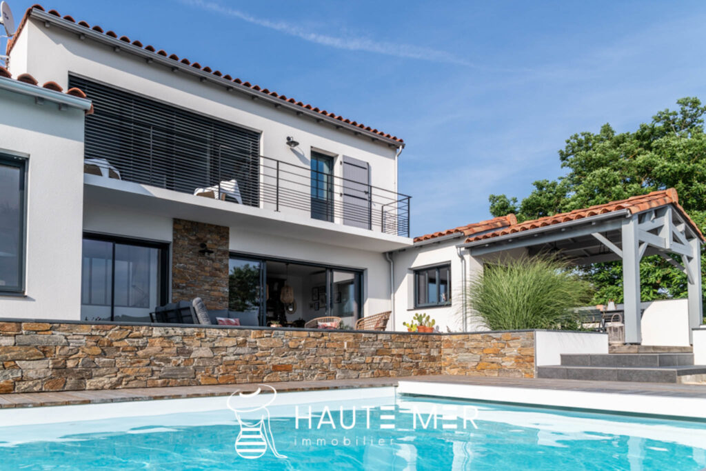 AVOCETTE – Contemporaine lovée dans la nature – 5 pièces – 4 chambres – 161 m²