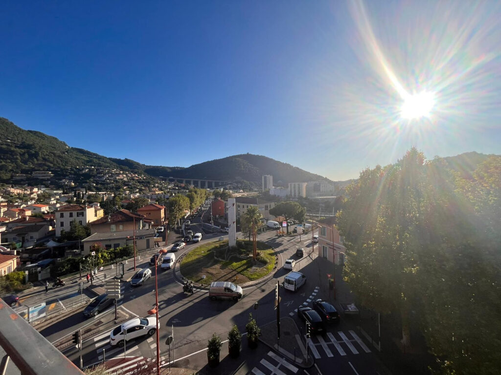 HYPER CENTRE LA TRINITE, 4 pièces d’angle, 77m2, 2 balcons,  – 4 pièces – 3 chambres – 77 m²