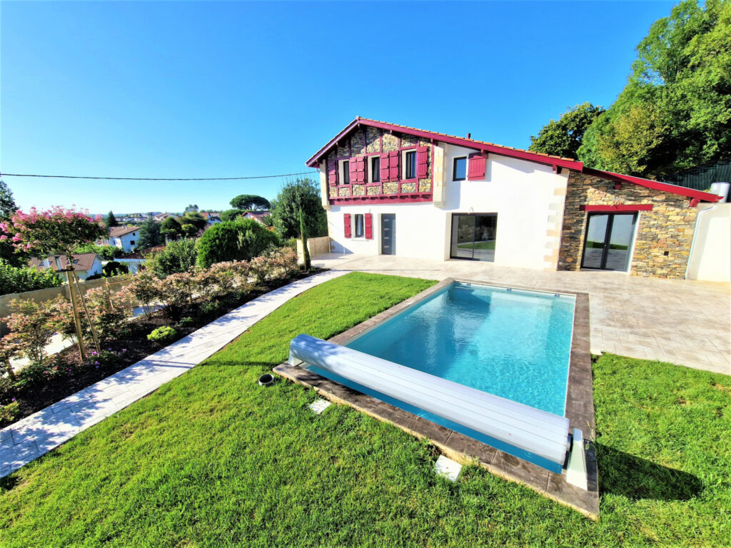 Villa rénovée avec vue imprenable sur la Rhune – 6 pièces – 4 chambres – 183 m²