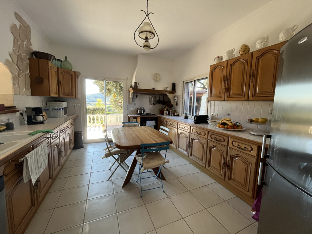 VILLA D’ ARCHITECTE 190M2  VUE EXCEPTIONNELLE – 5 pièces – 4 chambres – 190 m²