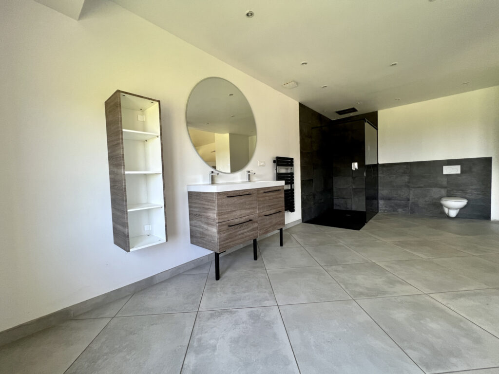 Vue panoramique, sans voisins, 4 chambres, 200m2 – 8 pièces – 3 chambres – 201 m²