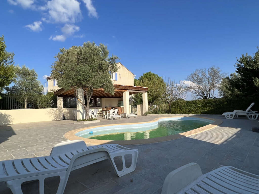 MAISON T5 + APPARTEMENT T4 A VENDRE SUR BEAUMONT DE PERTUIS – 9 pièces – 7 chambres – 186.62 m²