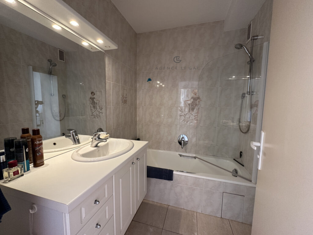 APPARTEMENT T3 VUE MER CENTRE-VILLE – 3 pièces – 2 chambres – 52 m²