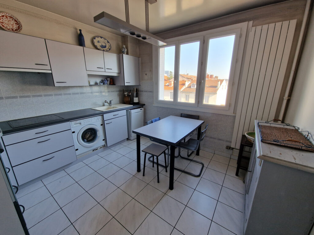 Monplaisir, T5 lumineux avec balcon  – 5 pièces – 3 chambres – 97 m²