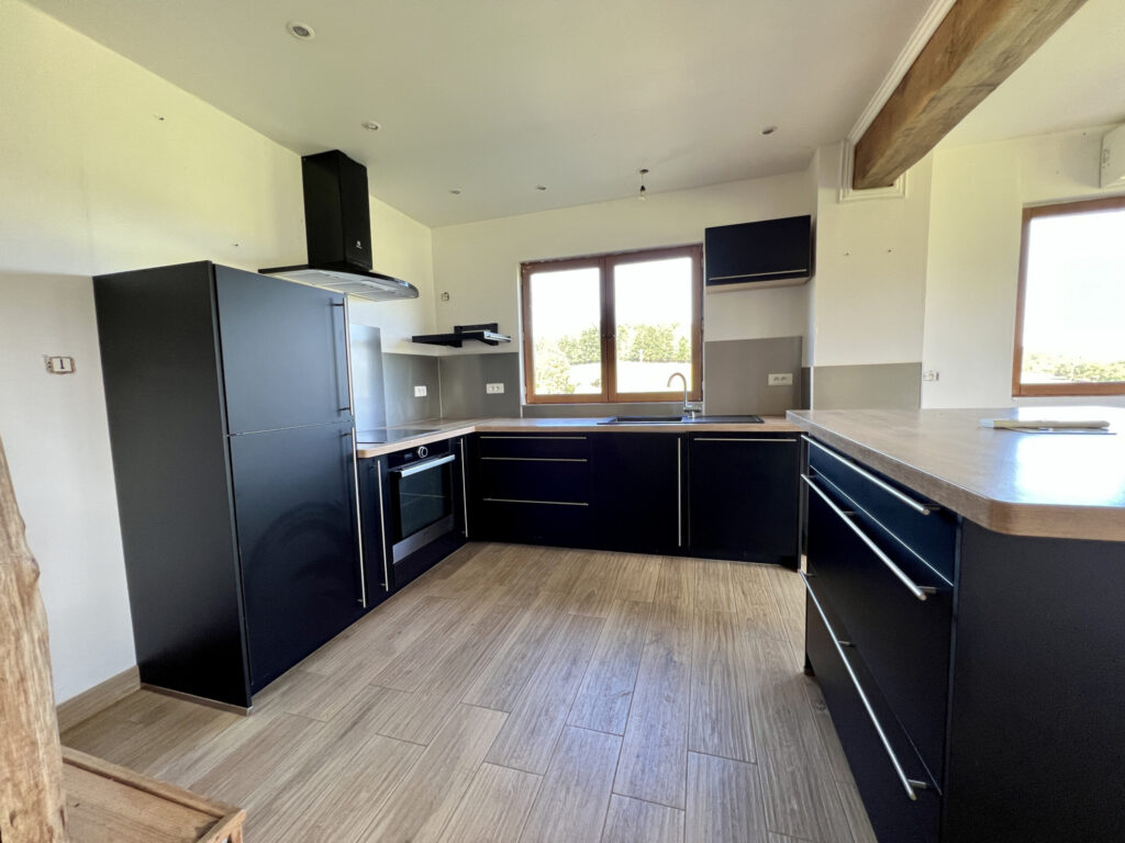 Vue panoramique, sans voisins, 4 chambres, 200m2 – 8 pièces – 3 chambres – 201 m²