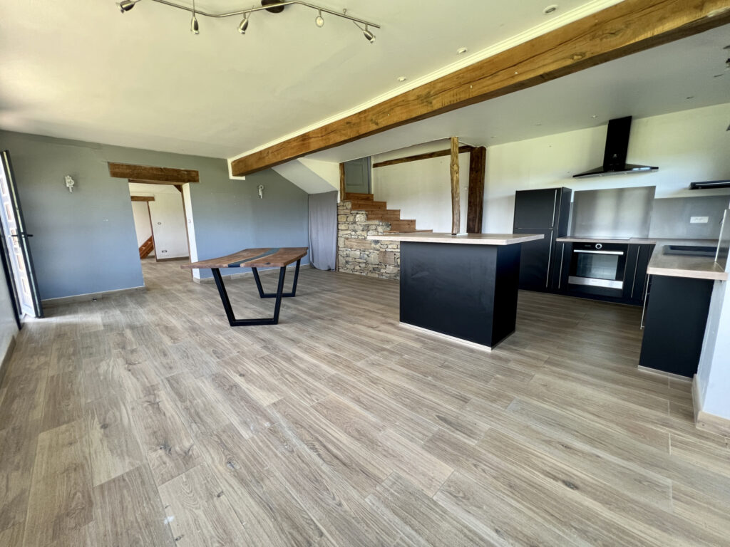 Vue panoramique, sans voisins, 4 chambres, 200m2 – 8 pièces – 3 chambres – 201 m²