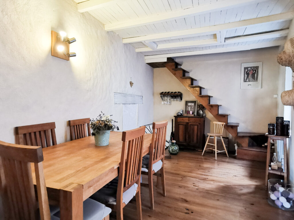 Maison de village de 104m2 avec terrasse – 5 pièces – 3 chambres – 104 m²