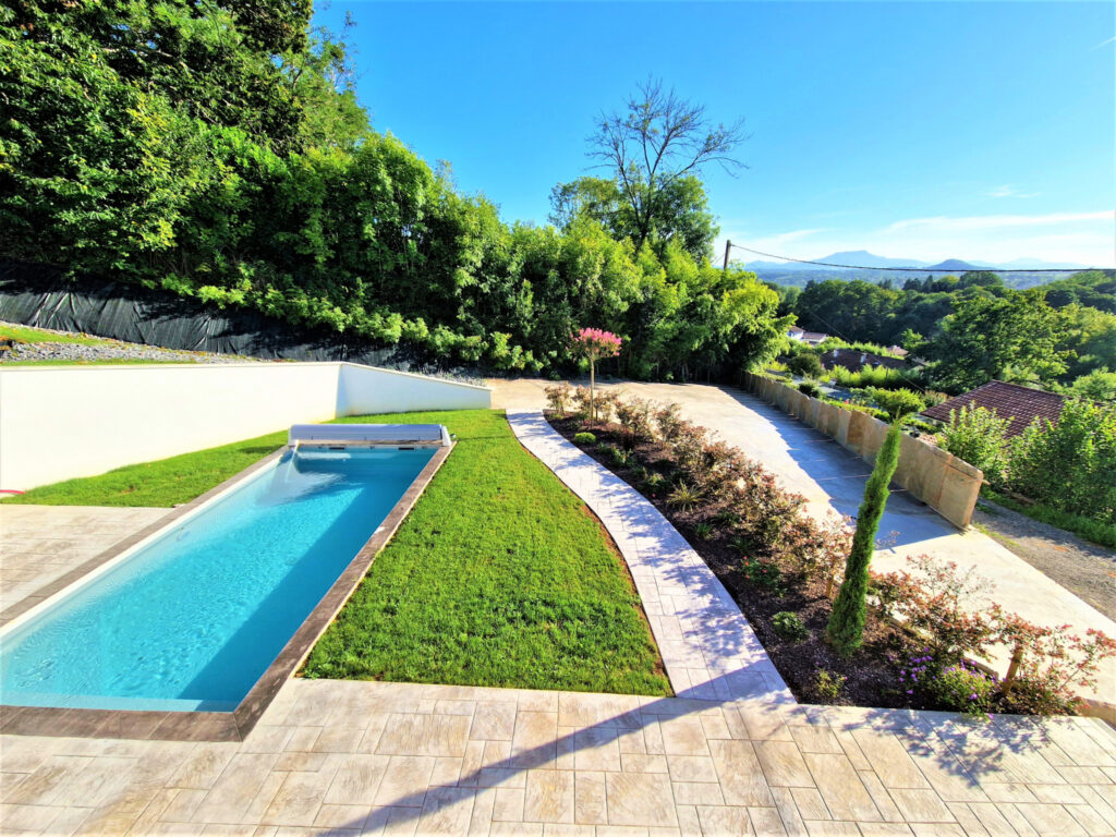 Villa rénovée avec vue imprenable sur la Rhune – 6 pièces – 4 chambres – 183 m²