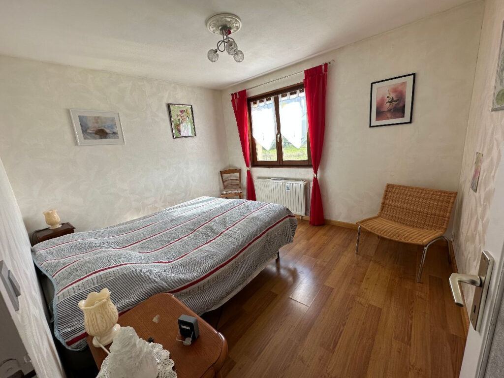 RARE MAISON IND de PLAIN PIED 90 M2  en IMPASSE et SUPERBE   – 5 pièces – 3 chambres – 89 m²