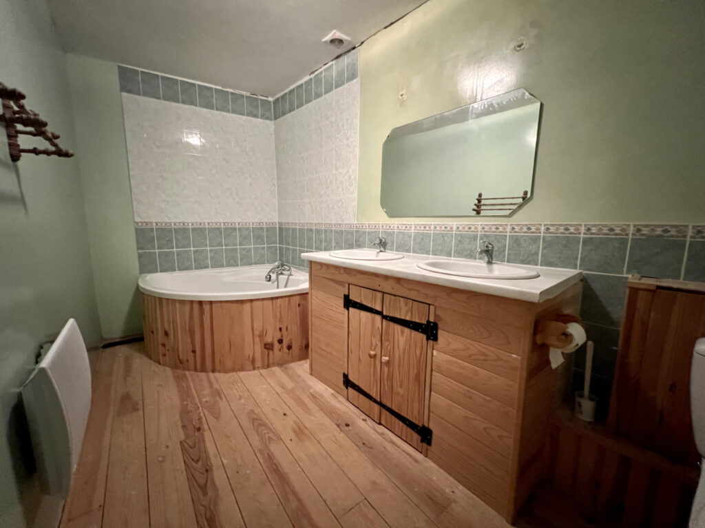 Vue panoramique, sans voisins, 4 chambres, 200m2 – 8 pièces – 3 chambres – 201 m²